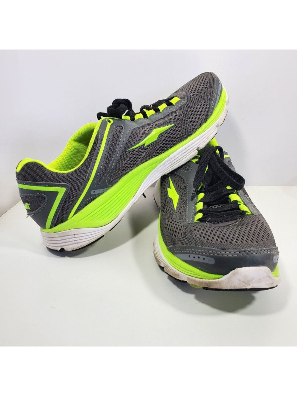 Avia Mens Athletic Running Shoes Size 9.5 Gray And Neon Green Mesh Lace Up